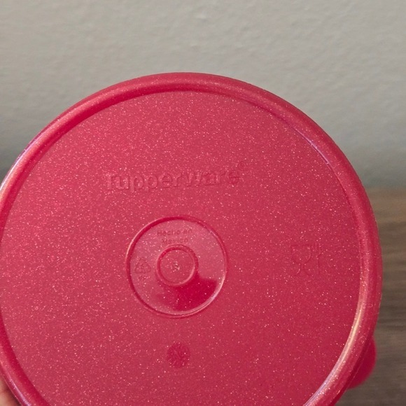 Tupperware Red Glitter Round Food Storage Containers Set of 3 700ml 440ml - Picture 5 of 9